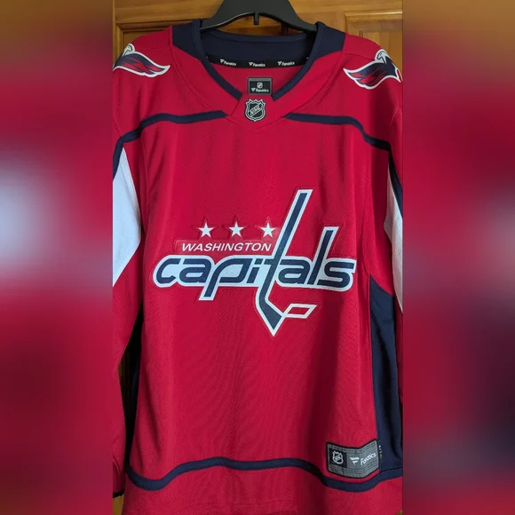 Washington Capitals Braden Holtby #70 Jersey - Picture 8 of 8